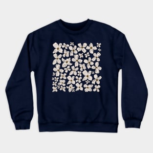 White dogwood flowers - North Carolina State Flower Crewneck Sweatshirt